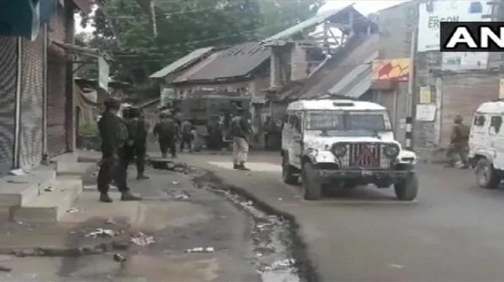 जम्मू कश्मीर: आतंकियों और सुरक्षाबलों के बीच मुठभेड़, जैश कमांडर समेत दो आतंकी ढेर 1 Hello Uttarakhand News »