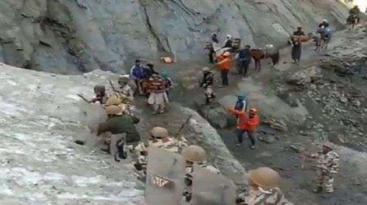 अमरनाथ यात्रा के दौरान श्रद्धालुओं के लिए ढाल बन खड़े हुए ITBP के जवान, जानिए.. 1 Hello Uttarakhand News »