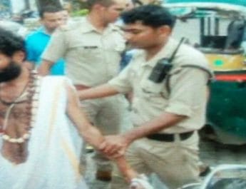 उत्तराखंड: युवकों ने संतों पर चाकू से किए ताबड़तोड़ वार, मचा हड़कंप 2 Hello Uttarakhand News »