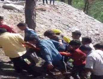 उत्तराखंड: चमोली में खाई में गिरा वाहन, एक की मौत, सात घायल 2 Hello Uttarakhand News »