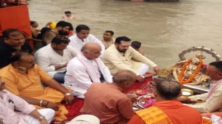 हरिद्वार पहुंचे प्रवीण तोगड़िया, हिंदू सम्मेलन में करेंगे शिरकत 1 हरिद्वार पहुंचे प्रवीण तोगड़िया, हिंदू सम्मेलन में करेंगे शिरकत 1 Hello Uttarakhand News »