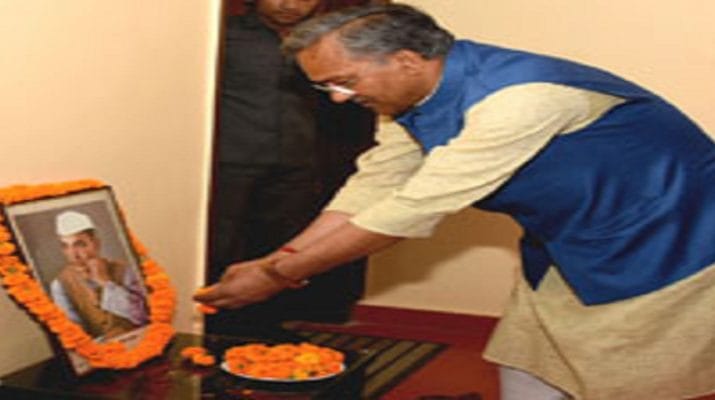 मुख्यमंत्री त्रिवेन्द्र रावत ने श्रीदेव सुमन की पुण्यतिथि पर दी श्रद्धांजलि, कहा- श्रीदेव देश के महान सपूत 1 Hello Uttarakhand News »