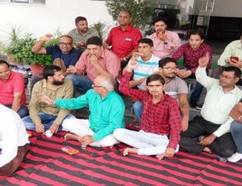 धरने पर बैठे पत्रकारों की मांग को सीएम ने बताया जायज, अधिकारी अब भी अड़े! 3 Hello Uttarakhand News »