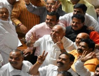 कर्नाटक: कांग्रेस-जेडीएस सरकार गिरी, बीजेपी की सरकार लगभग तय, चौथी बार सीएम बनेंगे येद्दयुरप्‍पा 4 Hello Uttarakhand News »