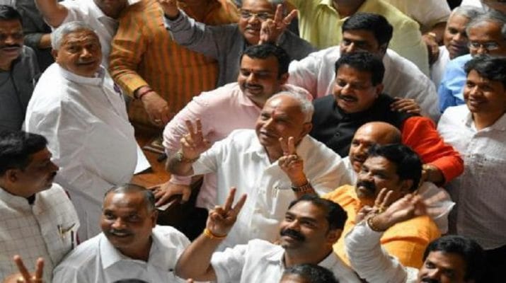 कर्नाटक: कांग्रेस-जेडीएस सरकार गिरी, बीजेपी की सरकार लगभग तय, चौथी बार सीएम बनेंगे येद्दयुरप्‍पा 1 Hello Uttarakhand News »