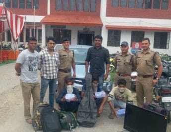 देहरादून: बंद घरों की चोरी करने वाले गिरोह के तीन शातिर चोर गिरफ्तार,लाखों का सामान व कार बरामद 4 Hello Uttarakhand News »