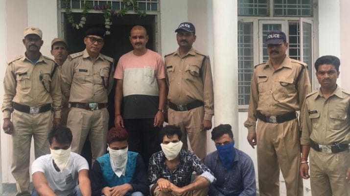 अन्तरराज्यीय साइबर गैंग का भंडाफोड़, हैली टिकट और ट्रैवल्स के नाम पर ऐसे करते थे ठगी 1 Hello Uttarakhand News »