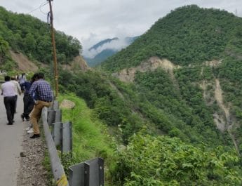 ऋषिकेश-बद्रीनाथ हाईवे पर तीन किलोमीटर लम्बा जाम, जनता की फ़ज़ीहत 4 Hello Uttarakhand News »