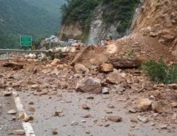 केदारनाथ में भूस्खलन,एक की मौत 10 घायल ,2 की हालत गंभीर 4 Hello Uttarakhand News »