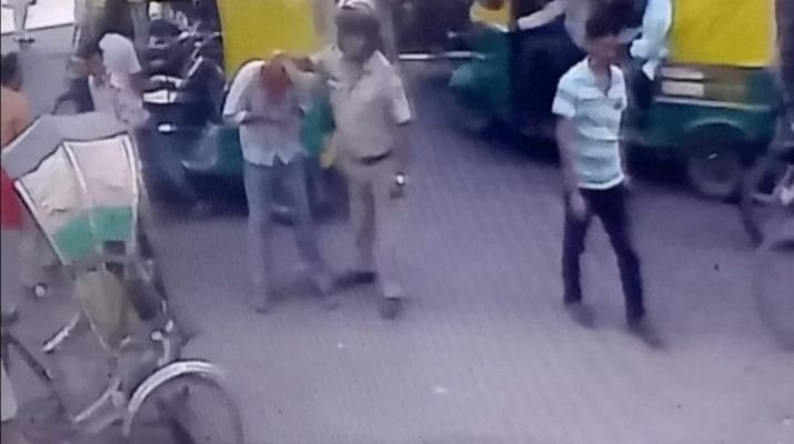 सरेआम चौराहे पर दरोगा की गुंडई, ऑटो चालक को बेरहमी से पीट-पीट कर पकड़वाए पैर 1 Hello Uttarakhand News »