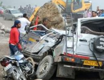 दर्दनाक हादसा: कावड़ियों से भरे वाहन पर पहाड़ से गिरा मलबा, दो की मौत,कई लोगों के दबे होने की आशंका 3 Hello Uttarakhand News »