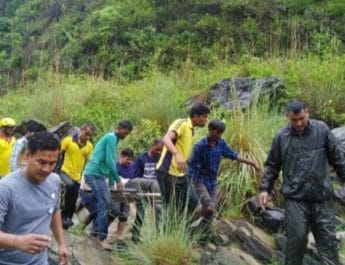 दर्दनाक: खाई में गिरा हल्द्वानी कॉपरेटिव बैंक के कर्मियों का वाहन, दो की मौत, 2 गम्भीर घायल 3 Hello Uttarakhand News »
