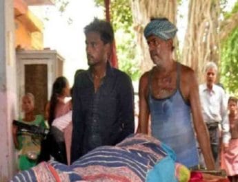 गर्भवती पत्नी को ठेली पर लेकर वार्ड तक पहुंचा पति,न एंबुलेंस मिली न स्ट्रेचर 3 Hello Uttarakhand News »