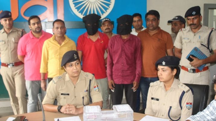 देहरादून पुलिस को मिली बड़ी कामयाबी,24 घंटे के भीतर लूट का खुलासा, दो शातिर चोर गिरफ्तार 1 देहरादून पुलिस को मिली बड़ी कामयाबी,24 घंटे के भीतर लूट का खुलासा, दो शातिर चोर गिरफ्तार 1 Hello Uttarakhand News »