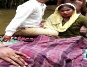 उत्तराखंडः मुसलाधार बारिश के बीच ग्रामीण गर्भवती महिला को नाव में लेकर पहुंचे अस्पताल 2 Hello Uttarakhand News »