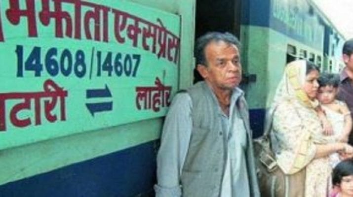 बौखलाए पाकिस्तान ने 'समझौता एक्सप्रेस' रोकी, भारत से इंजन भेज वापस आई ट्रेन 1 बौखलाए पाकिस्तान ने 'समझौता एक्सप्रेस' रोकी, भारत से इंजन भेज वापस आई ट्रेन 1 Hello Uttarakhand News »