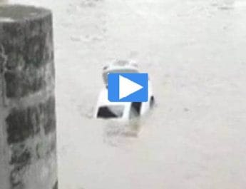 मम्मी-पापा ने गिफ्ट में दी जगुआर की जगह बीएमडब्ल्यू, तो शख़्स ने BMW नदी में फेंक दी, वीडियो वायरल.. 2 Hello Uttarakhand News »