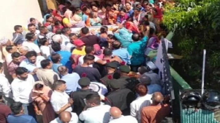 उत्तराखंड: डांटने पर सेना के जवान ने हवलदार को मारी गोली, घर पहुंचा शव 1 उत्तराखंड: डांटने पर सेना के जवान ने हवलदार को मारी गोली, घर पहुंचा शव 1 Hello Uttarakhand News »