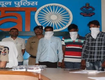 उत्तराखंड: सेना जवानों के नाम पर ठगी करने वाले गैंग का पर्दाफाश, 4 गिरफ्तार 5 Hello Uttarakhand News »