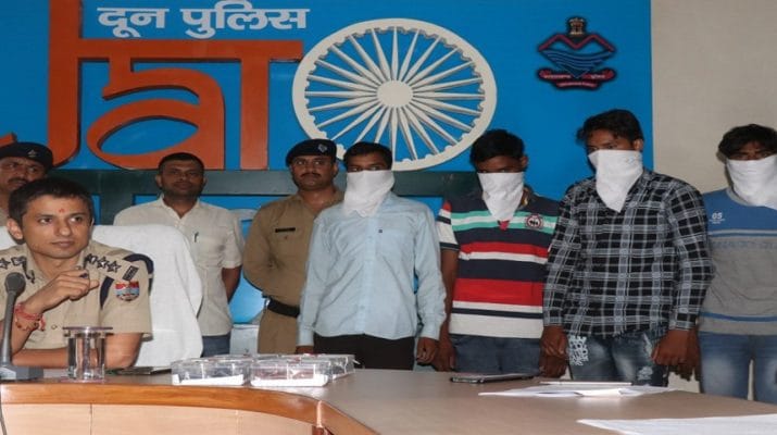 उत्तराखंड: सेना जवानों के नाम पर ठगी करने वाले गैंग का पर्दाफाश, 4 गिरफ्तार 1 Hello Uttarakhand News »