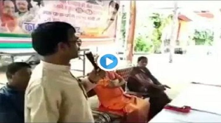 भाजपा विधायक का विवादित बयान- "अब हर कोई गोरी कश्मीरी लड़कियों से शादी कर सकता है" 1 भाजपा विधायक का विवादित बयान- "अब हर कोई गोरी कश्मीरी लड़कियों से शादी कर सकता है" 1 Hello Uttarakhand News »