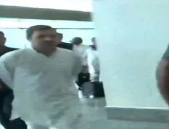 दिल्ली से श्रीनगर वापस भेजे गए राहुल गांधी सहित कई नेता, एयरपोर्ट पर हंगामा 2 Hello Uttarakhand News »