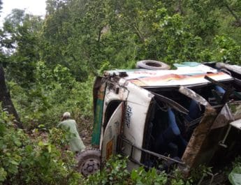 दर्दनाक: खाई में गिरी बस, एक की मौत,2 घायल 2 Hello Uttarakhand News »