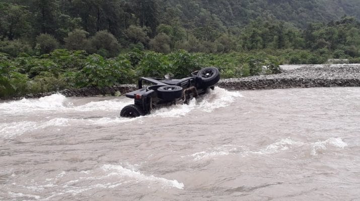 देहरादून में उफनाई नदी में एडवेंचर करना पड़ा भारी, महिला की मौत, चार घायल 1 देहरादून में उफनाई नदी में एडवेंचर करना पड़ा भारी, महिला की मौत, चार घायल 1 Hello Uttarakhand News »