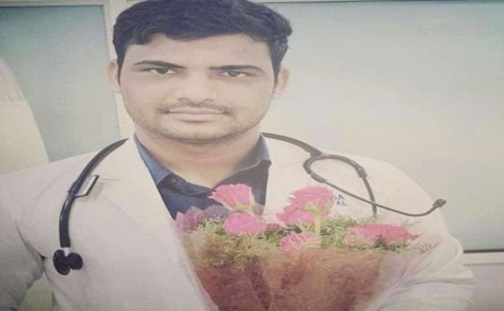 दोस्तों संग छुट्टी मनाने आए डॉक्टर की पैराग्लाइडिंग क्रैश में मौत, दो घायल 2 दोस्तों संग छुट्टी मनाने आए डॉक्टर की पैराग्लाइडिंग क्रैश में मौत, दो घायल 2 Hello Uttarakhand News »