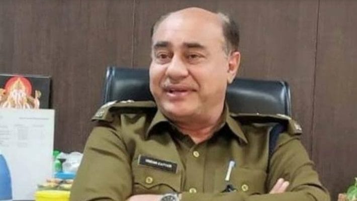 डिप्टी कमिश्नर ऑफ पुलिस ने सर्विस रिवाल्वर से खुद को मारी गोली, मौत 1 डिप्टी कमिश्नर ऑफ पुलिस ने सर्विस रिवाल्वर से खुद को मारी गोली, मौत 1 Hello Uttarakhand News »