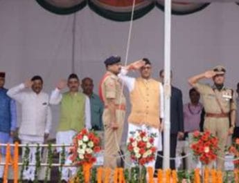 स्वतंत्रता दिवस: परेड ग्राउंड में मुख्यमंत्री ने फहराया तिरंगा, स्कूलों में निकली प्रभात फेरियां 3 Hello Uttarakhand News »