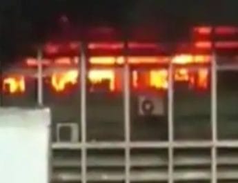 एम्स में भीषण अग्निकांड, दमकल की 34 गाड़ियां मौजूद, इमरजेंसी वार्ड बंद 3 Hello Uttarakhand News »