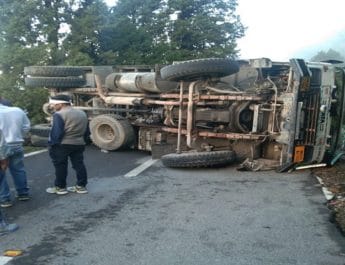 मसूरीः रेत से भरा ट्रक बीच सड़क पर पलटा, पांच घंटे तक लगा जाम 4 Hello Uttarakhand News »