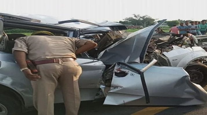 दर्दनाकः कार और कंटेनर में भीषण भिड़त, पति-पत्नी सहित तीन की मौत 1 Hello Uttarakhand News »