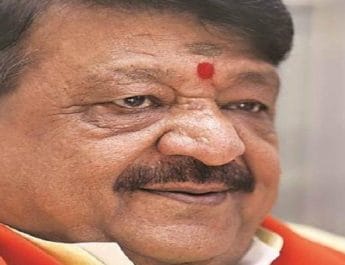 सोनिया गाँधी के अध्यक्ष बनने पर भाजपा महासचिव का तंज- राहुल आउट, सोनिया नई बल्लेबाज, क्रिकेट पैड बांधकर बैठीं प्रियंका 3 Hello Uttarakhand News »