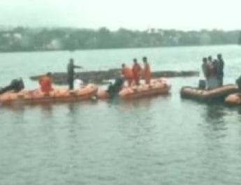 गणेश विसर्जन के दौरान दो नाव पलटने से 11 की मौत, 6 लोगों को बचाया गया 4 Hello Uttarakhand News »