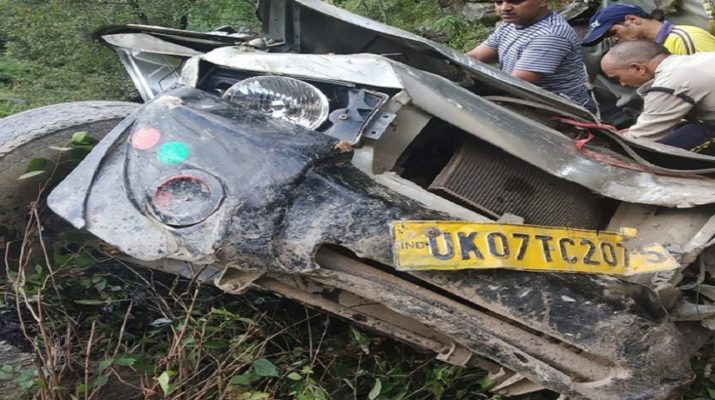 उत्तराखंड: गहरी खाई में गिरा वाहन, 3 लोगों की दर्दनाक मौत, 5 घायल 1 उत्तराखंड: गहरी खाई में गिरा वाहन, 3 लोगों की दर्दनाक मौत, 5 घायल 1 Hello Uttarakhand News »