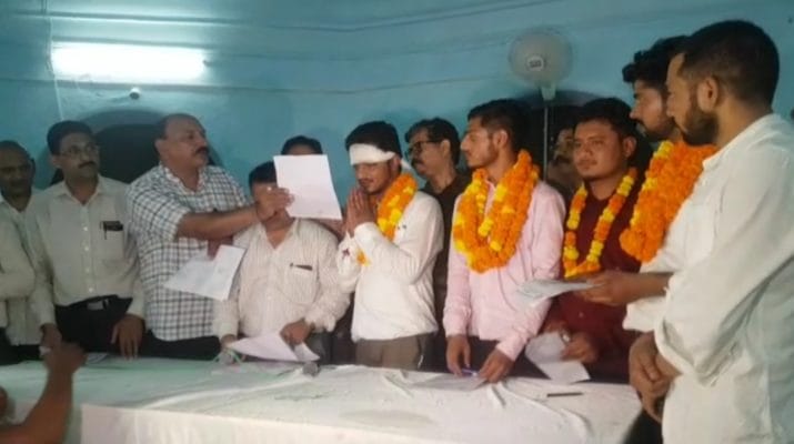 छात्रसंघ चुनाव 2019: डीएवी में 12 साल बाद एबीवीपी की बड़ी हार, बागी गुट के निखिल शर्मा बने अध्यक्ष 1 छात्रसंघ चुनाव 2019: डीएवी में 12 साल बाद एबीवीपी की बड़ी हार, बागी गुट के निखिल शर्मा बने अध्यक्ष 1 Hello Uttarakhand News »