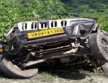 उत्तराखंड: खाई में गिरा वाहन, दर्दनाक हादसे में एक की मौत, आठ घायल 2 Hello Uttarakhand News »