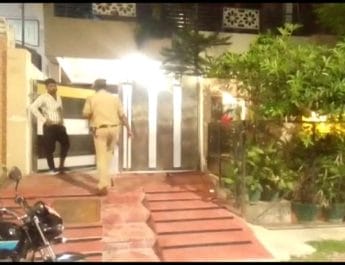 बीजेपी नेत्री के घर मे फायरिंग, सीसीटीवी में कैद हुए बदमाश 3 Hello Uttarakhand News »