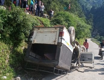 उत्तराखंड: हंसी खुशी मेले में जा रहे यात्रियों का वाहन दुर्घटनाग्रस्त, मासूम सहित दो की हालत गम्भीर 3 Hello Uttarakhand News »