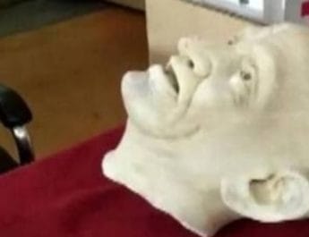 यूपी: अराजकतत्वों ने बापू की प्रतिमा तोड़ी, विरोध में सड़कों पर उतरे सपा-कांग्रेस नेता 3 Hello Uttarakhand News »