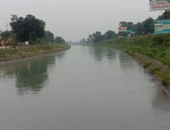 उत्तराखंड: नदी में गिरी कार, नहीं मिल रहा कोई सुराग, रेस्क्यू जारी 2 Hello Uttarakhand News »