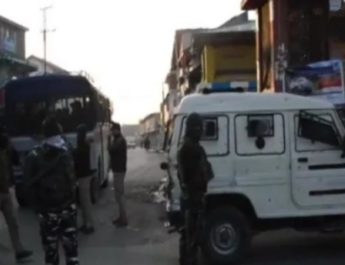 जम्मू कश्मीर में आतंकियों ने लोगों को डराने के लिए लगाए पोस्टर 3 Hello Uttarakhand News »