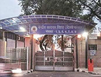 चिदंबरम से मिलने कांग्रेस के कई नेता पहुंचे तिहाड़ जेल , नही मिली अनुमति 3 Hello Uttarakhand News »