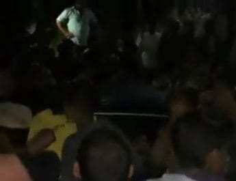 उत्तराखंड: बच्चा चोरी के शक में कार में तोड़फोड़, हड़कंप 2 Hello Uttarakhand News »