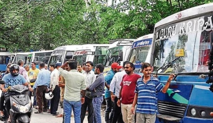 उत्तराखंड में भारी जुर्माने के विरोध में निजी वाहनो की हड़ताल से आमजन की फ़ज़ीहत 1 उत्तराखंड में भारी जुर्माने के विरोध में निजी वाहनो की हड़ताल से आमजन की फ़ज़ीहत 1 Hello Uttarakhand News »