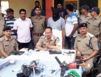 उत्तराखंड: पुलिस की गिरफ्त में आया करोड़पति चोर, हॉलीवुड फिल्म देख बनाई लूट की योजना 4 Hello Uttarakhand News »