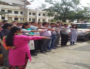 पौड़ी ग्रामीण क्षेत्रों में प्रधानमंत्री के संबोधन को सुना, डेली यूज प्लास्टिक का उपयोग न करने की दिलायी शपथ 3 Hello Uttarakhand News »