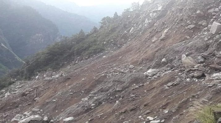 बदरीनाथ हाईवे लामबगड़ में क्षतिग्रस्त, सैकड़ों यात्रियों को रोका गया 1 बदरीनाथ हाईवे लामबगड़ में क्षतिग्रस्त, सैकड़ों यात्रियों को रोका गया 1 Hello Uttarakhand News »